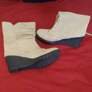 Boots suede